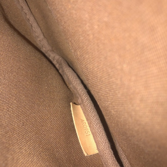 LV Saumur crossbody - Picture 12 of 12